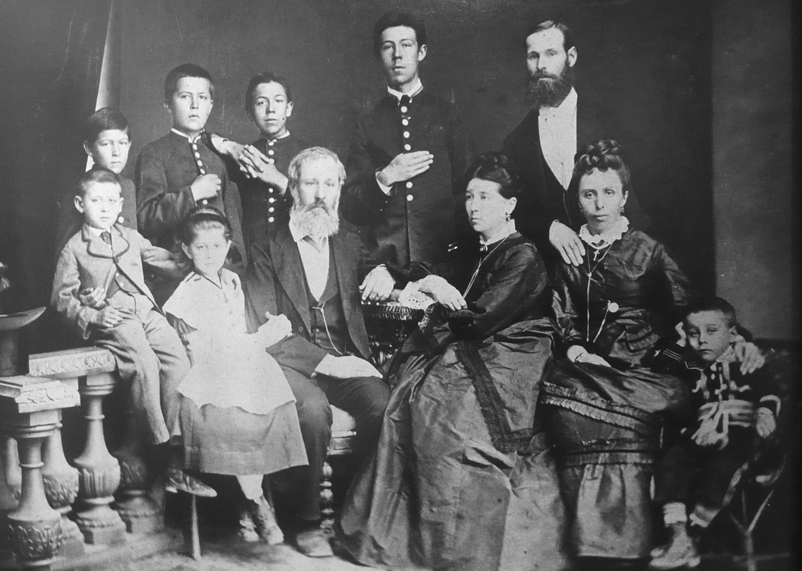 Семья Чеховых, 1874. Антон стоит второй слева