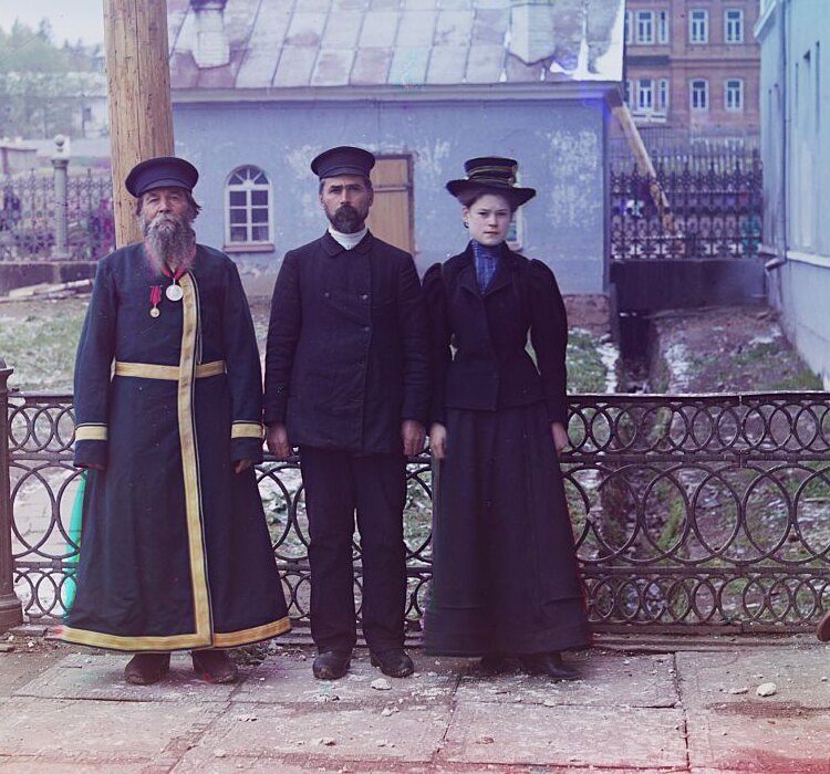 Три поколения: А. П. Калганов с сыном и внучкой, Златоуст, 1910