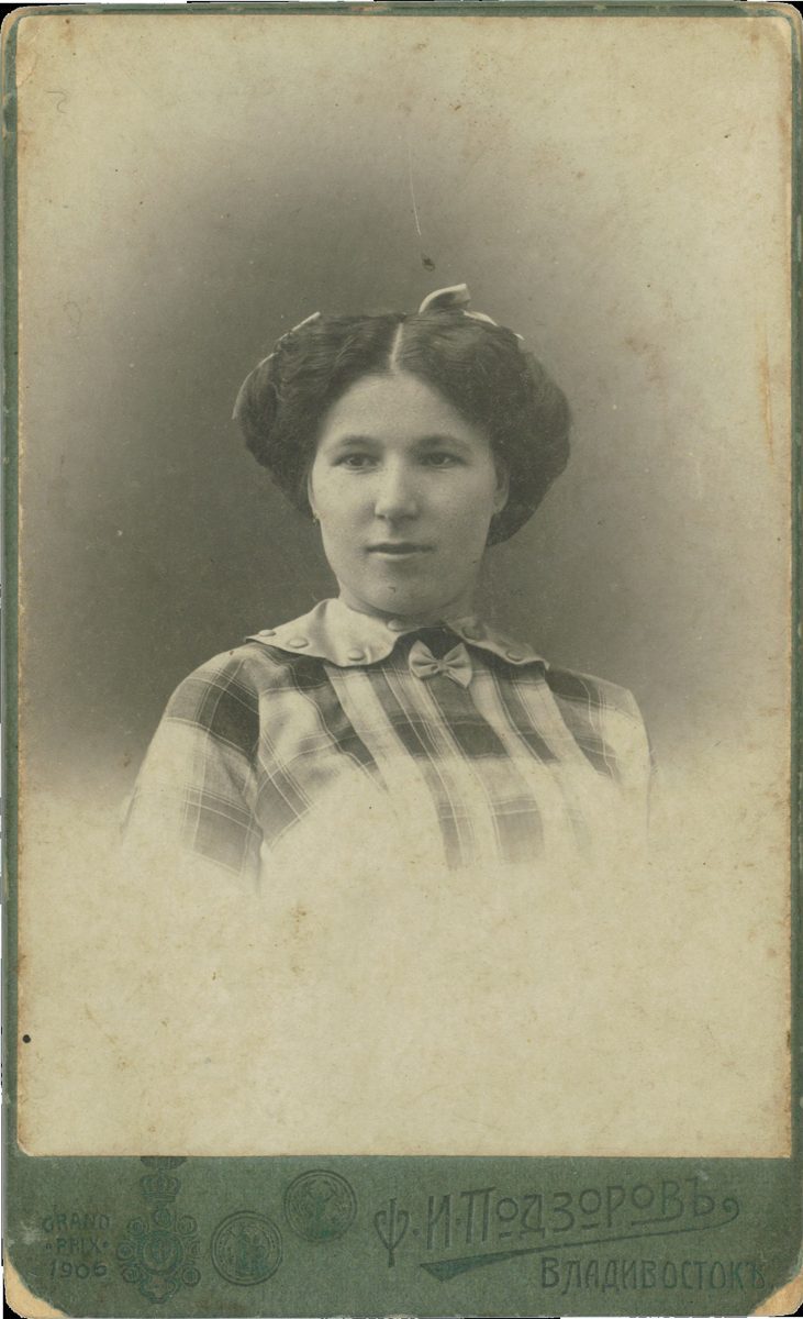 Матрёна Мироновна Приходько, Владивосток, около 1909
